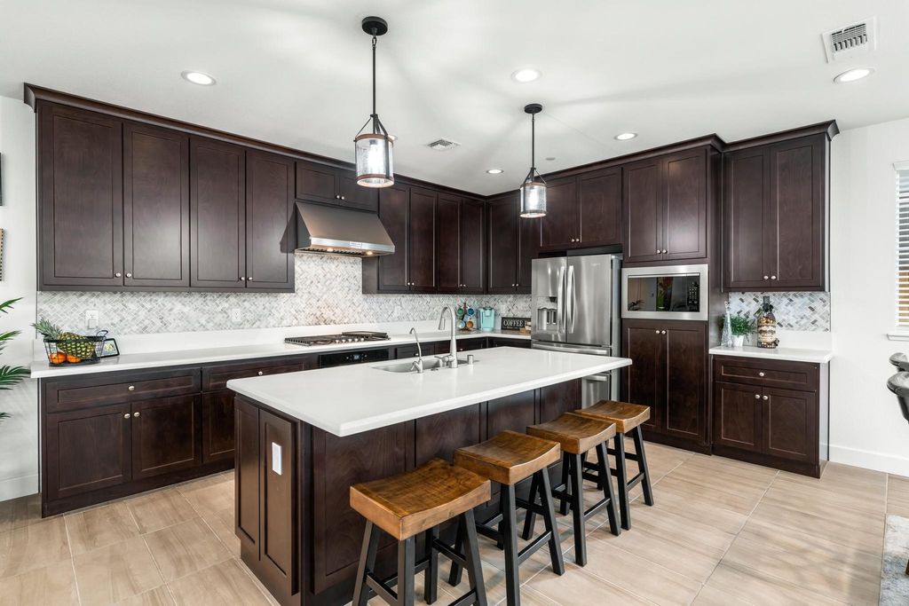 157 E Frost Dr, Mountain House, CA 95391