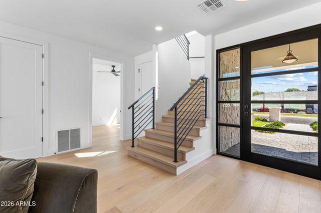 4852 E PICCADILLY Road, Phoenix, AZ 85018