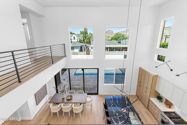 4852 E PICCADILLY Road, Phoenix, AZ 85018