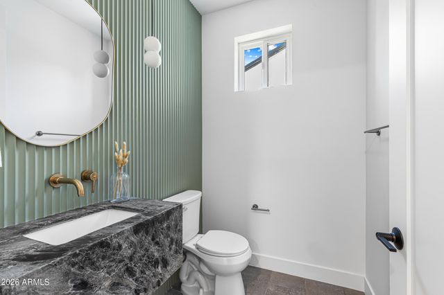 4852 E PICCADILLY Road, Phoenix, AZ 85018