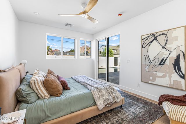 4852 E PICCADILLY Road, Phoenix, AZ 85018