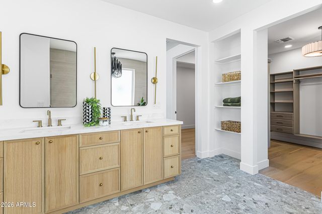 4852 E PICCADILLY Road, Phoenix, AZ 85018