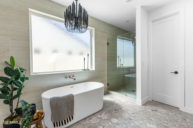 4852 E PICCADILLY Road, Phoenix, AZ 85018