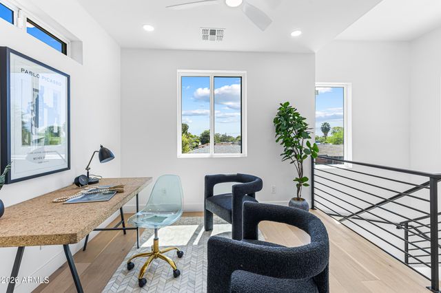 4852 E PICCADILLY Road, Phoenix, AZ 85018