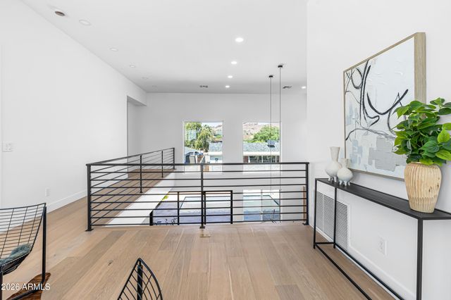 4852 E PICCADILLY Road, Phoenix, AZ 85018