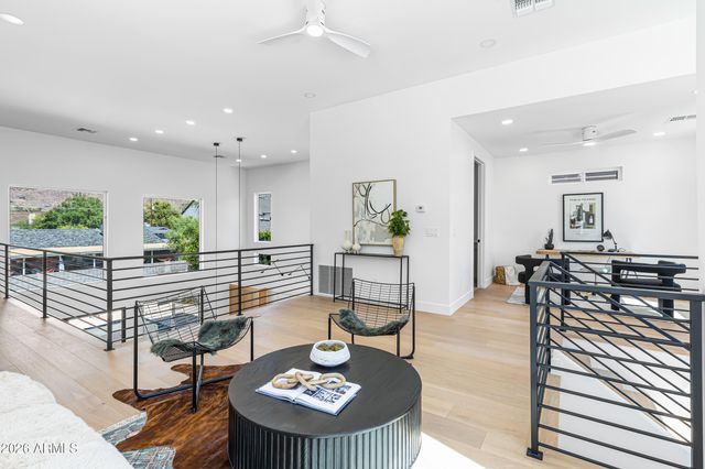 4852 E PICCADILLY Road, Phoenix, AZ 85018