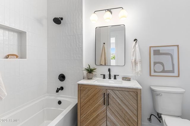 4852 E PICCADILLY Road, Phoenix, AZ 85018