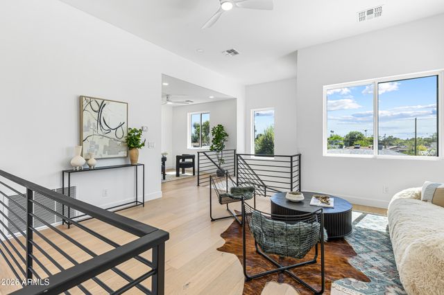 4852 E PICCADILLY Road, Phoenix, AZ 85018