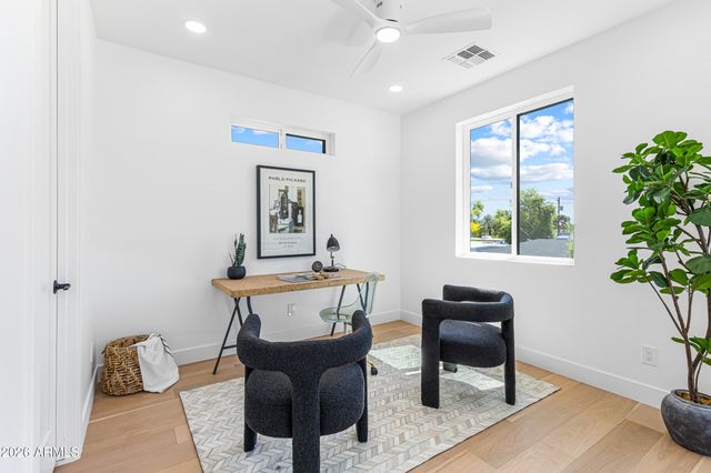 4852 E PICCADILLY Road, Phoenix, AZ 85018