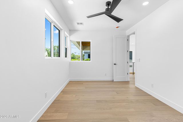 4852 E PICCADILLY Road, Phoenix, AZ 85018