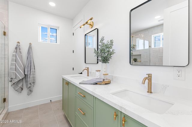 4852 E PICCADILLY Road, Phoenix, AZ 85018