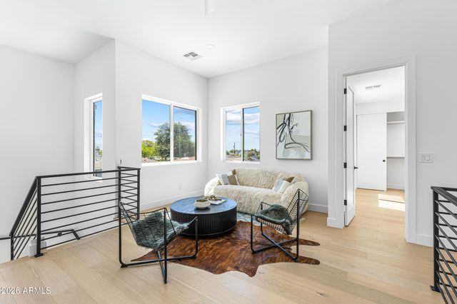 4852 E PICCADILLY Road, Phoenix, AZ 85018