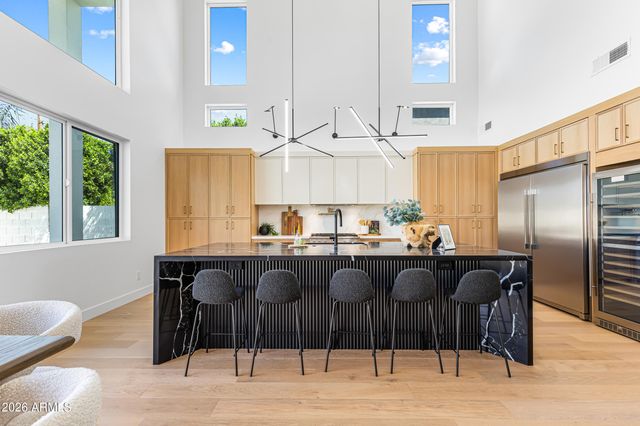 4852 E PICCADILLY Road, Phoenix, AZ 85018