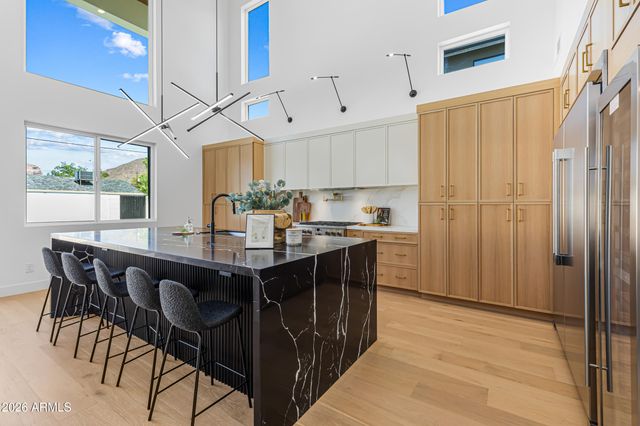 4852 E PICCADILLY Road, Phoenix, AZ 85018