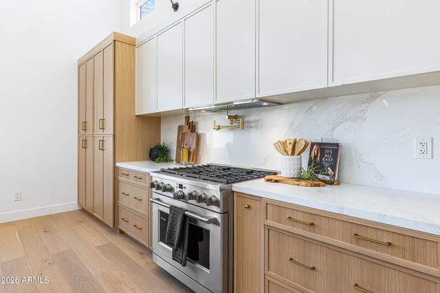 4852 E PICCADILLY Road, Phoenix, AZ 85018