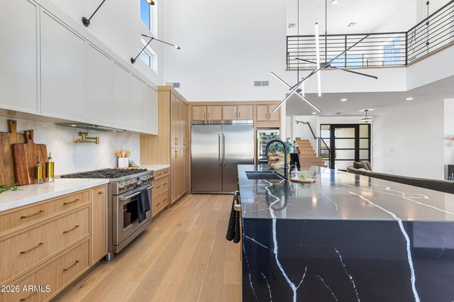 4852 E PICCADILLY Road, Phoenix, AZ 85018