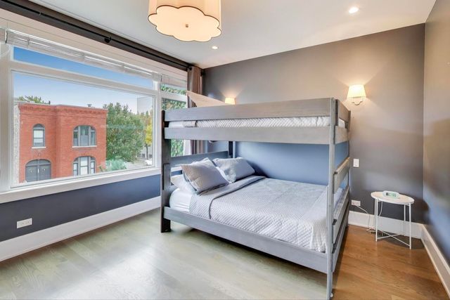 1856 W HURON Street, Chicago, IL 60622