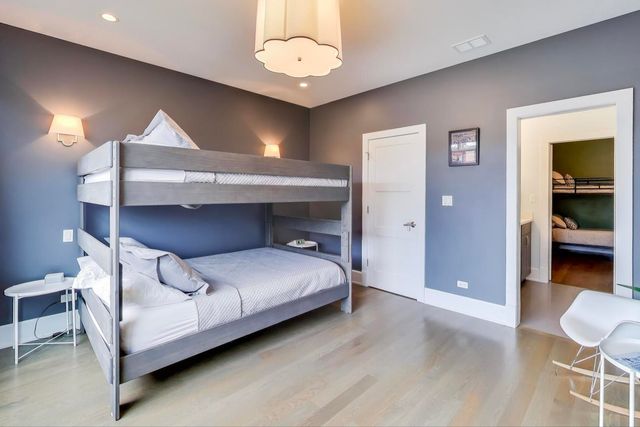 1856 W HURON Street, Chicago, IL 60622