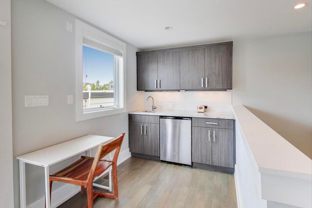 1856 W HURON Street, Chicago, IL 60622