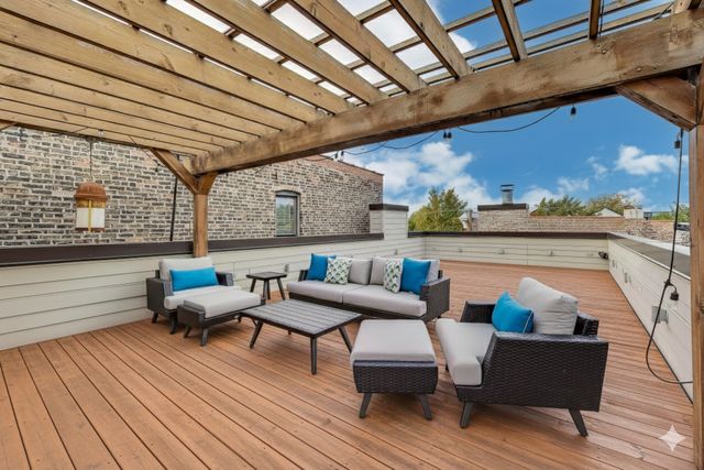 1856 W HURON Street, Chicago, IL 60622