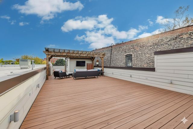 1856 W HURON Street, Chicago, IL 60622