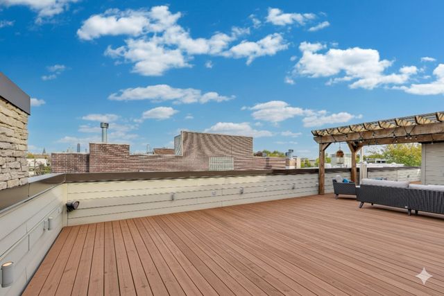 1856 W HURON Street, Chicago, IL 60622