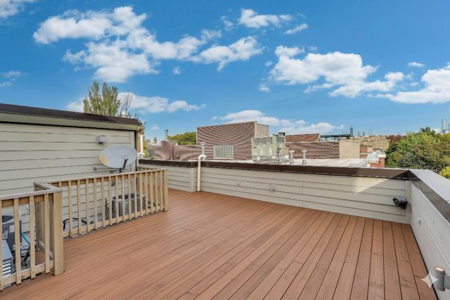 1856 W HURON Street, Chicago, IL 60622
