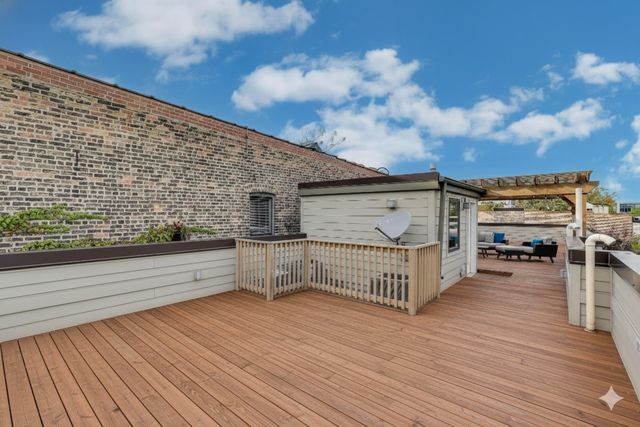 1856 W HURON Street, Chicago, IL 60622