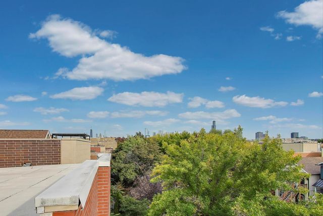 1856 W HURON Street, Chicago, IL 60622