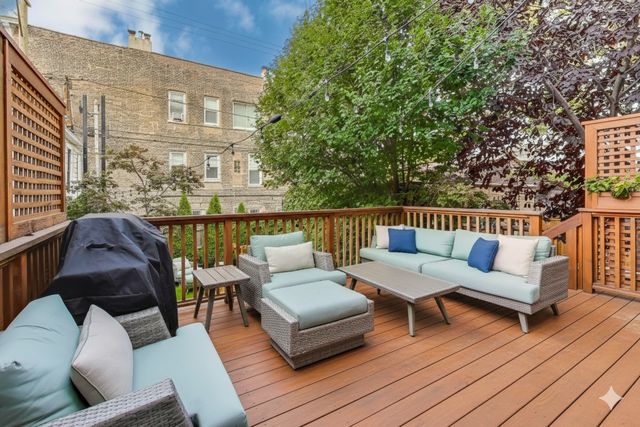 1856 W HURON Street, Chicago, IL 60622