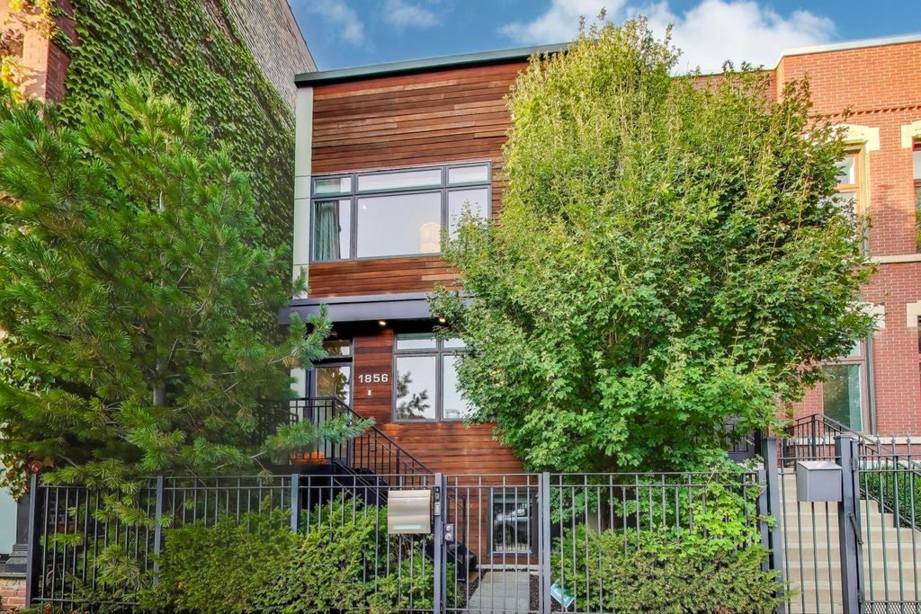 1856 W HURON Street, Chicago, IL 60622
