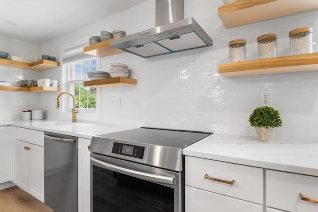 5 Field Rd, Gloucester, MA 01930