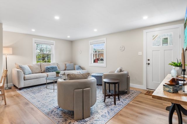 5 Field Rd, Gloucester, MA 01930