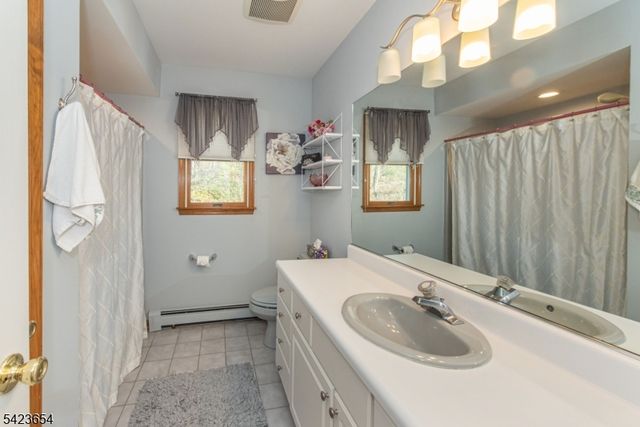 144 Notch Rd, Jefferson Twp., NJ 07438