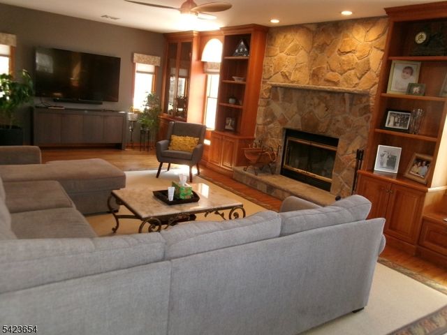 144 Notch Rd, Jefferson Twp., NJ 07438