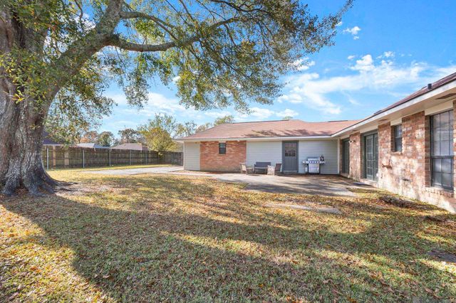 9722 E Swingalong Ave, Baton Rouge, LA 70814