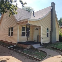 1123 W Kansas Avenue, Chickasha, OK 73018