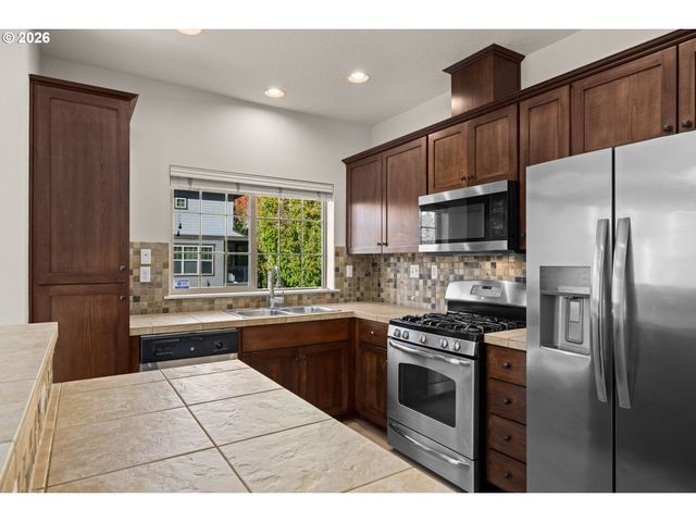 8778 Ne DELAMERE Way, Hillsboro, OR 97006