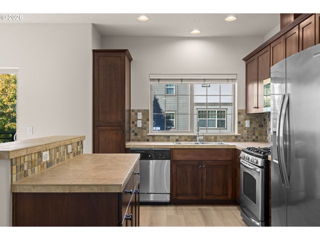 8778 Ne DELAMERE Way, Hillsboro, OR 97006