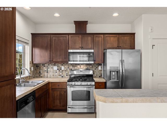 8778 Ne DELAMERE Way, Hillsboro, OR 97006