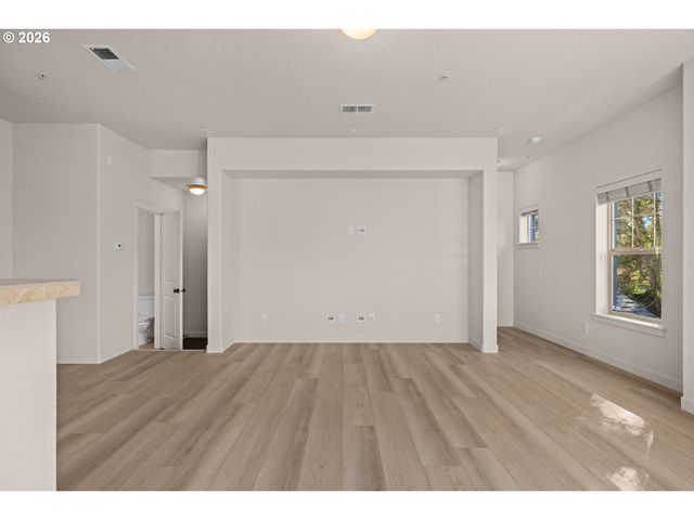8778 Ne DELAMERE Way, Hillsboro, OR 97006