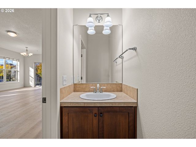 8778 Ne DELAMERE Way, Hillsboro, OR 97006