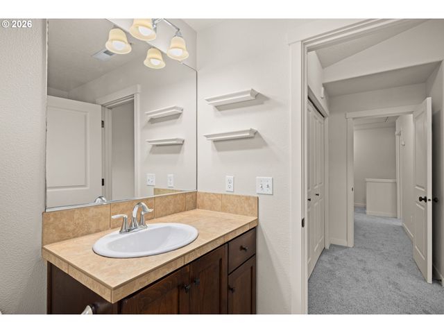 8778 Ne DELAMERE Way, Hillsboro, OR 97006