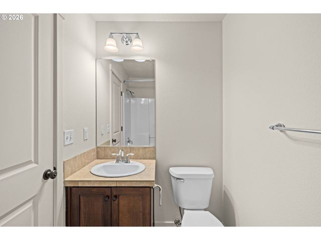 8778 Ne DELAMERE Way, Hillsboro, OR 97006