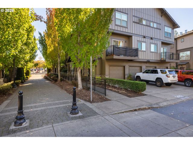 8778 Ne DELAMERE Way, Hillsboro, OR 97006