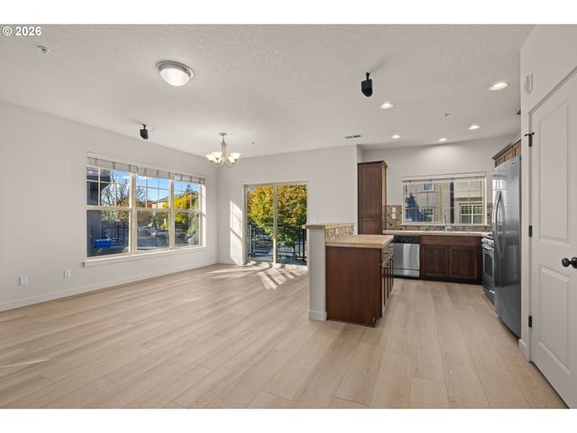 8778 Ne DELAMERE Way, Hillsboro, OR 97006