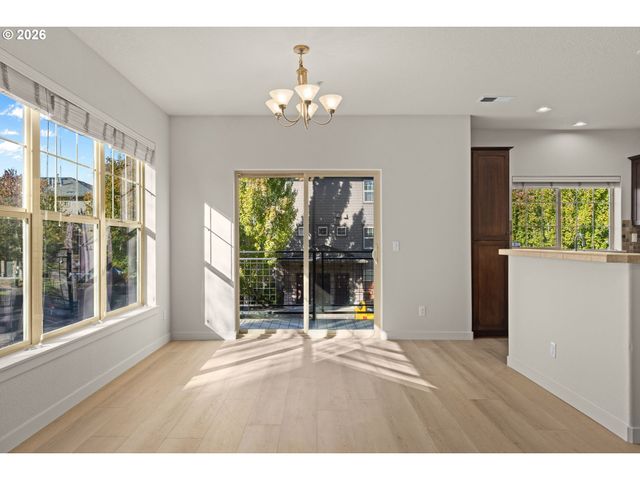 8778 Ne DELAMERE Way, Hillsboro, OR 97006