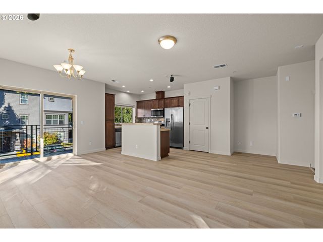 8778 Ne DELAMERE Way, Hillsboro, OR 97006