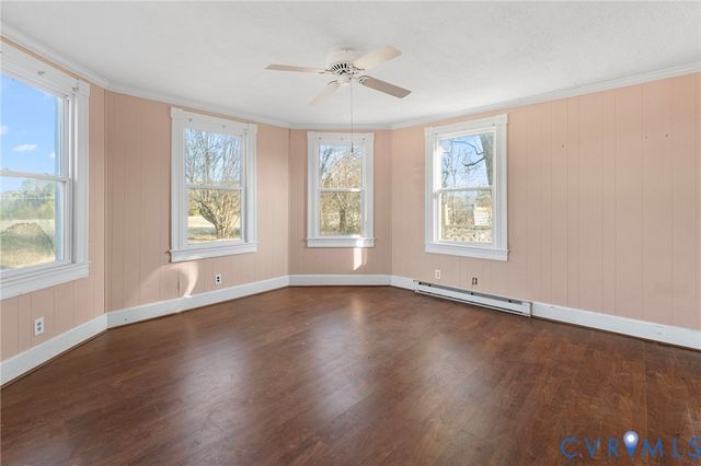 9144 General Puller Hwy, Topping, VA 23169