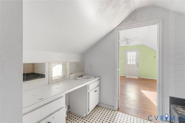 9144 General Puller Hwy, Topping, VA 23169